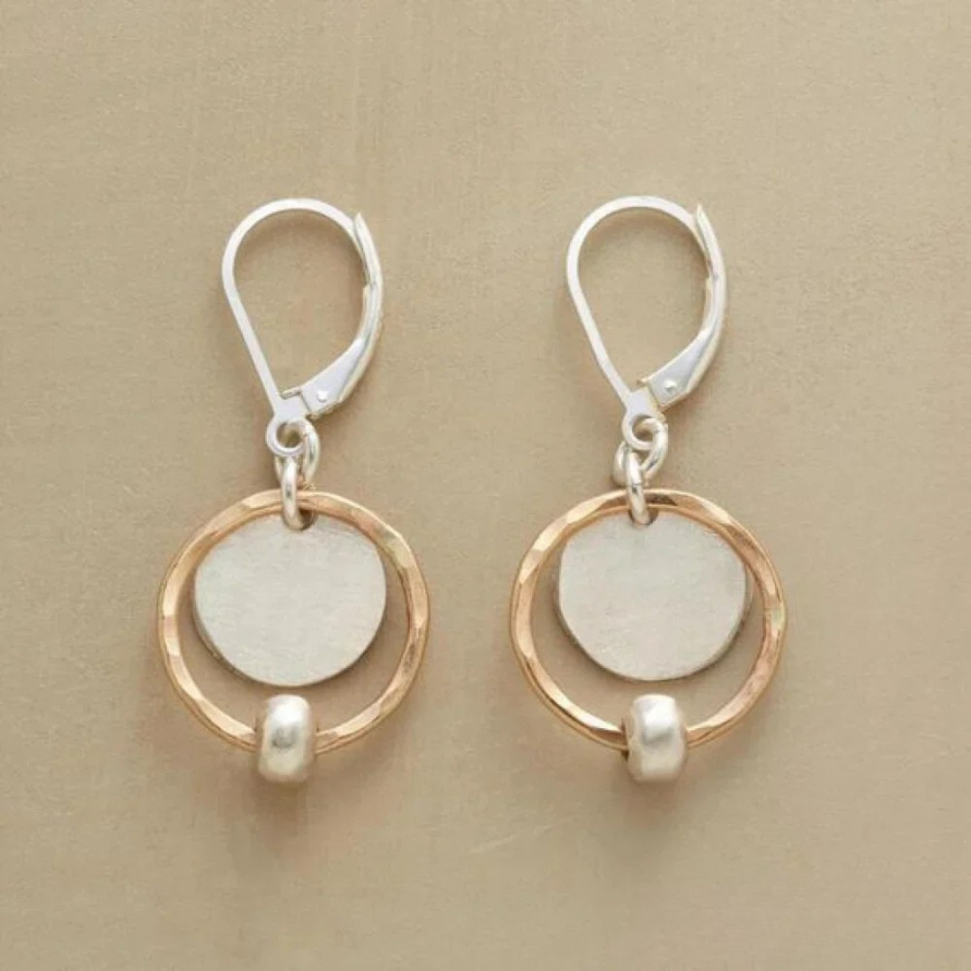 Boucles d'oreilles chiques en or et argent avec des perles