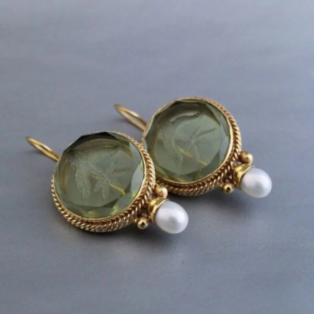 Boucles d'Oreilles Rétro Classiques avec Pierres Vertes et Perles