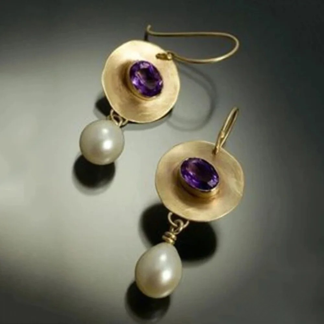 Boucles d'oreilles en or avec zirconia violet et perle