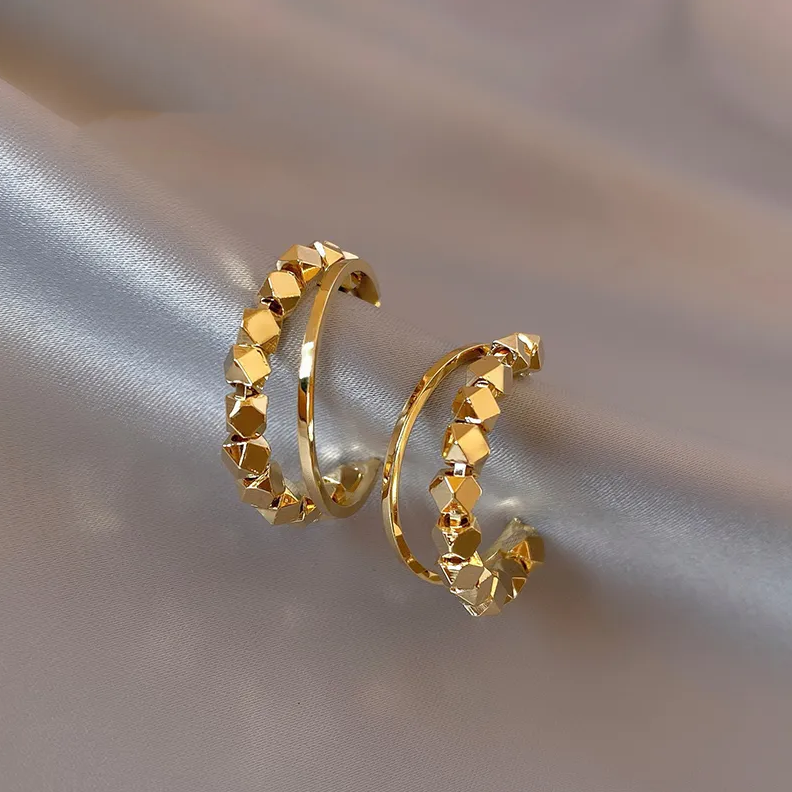 Boucles d'oreilles élégantes en or avec Cubic
