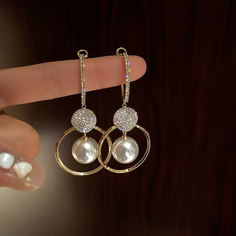 Boucles d'oreilles avec des perles cultivées de haute qualité
