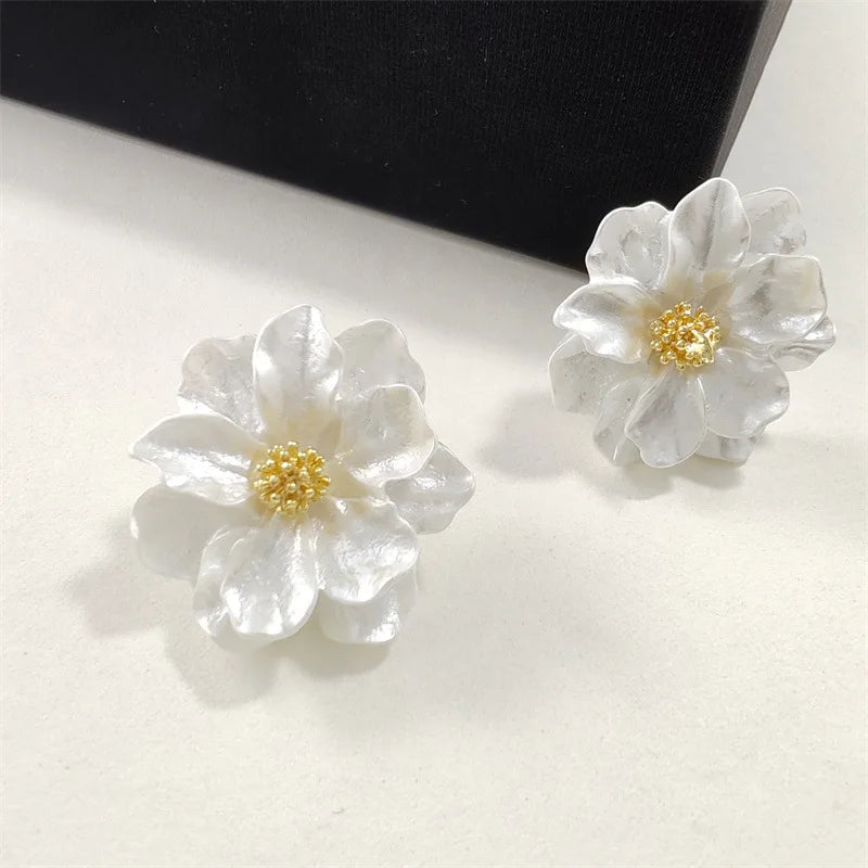 Boucles d'oreilles chic en acrylique blanc
