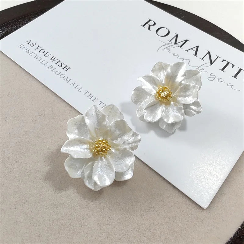 Boucles d'oreilles chic en acrylique blanc